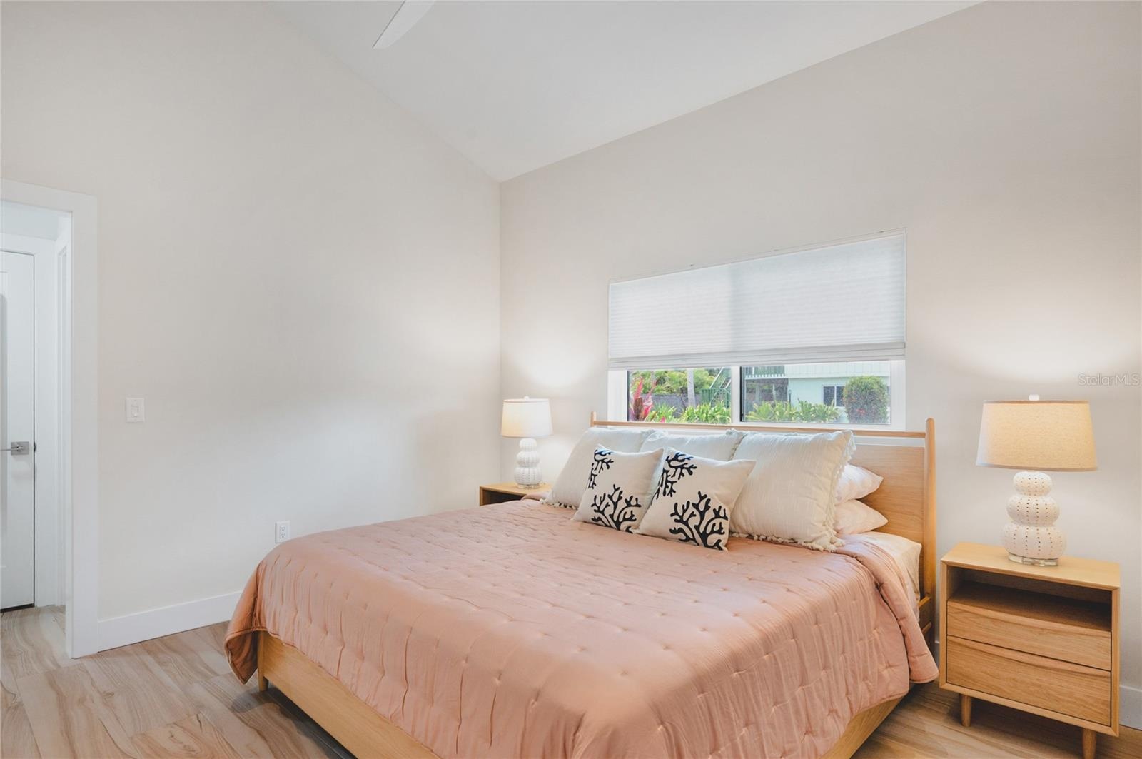 Guest bedroom (2nd bedroom )with King bed and ensuite bathroom