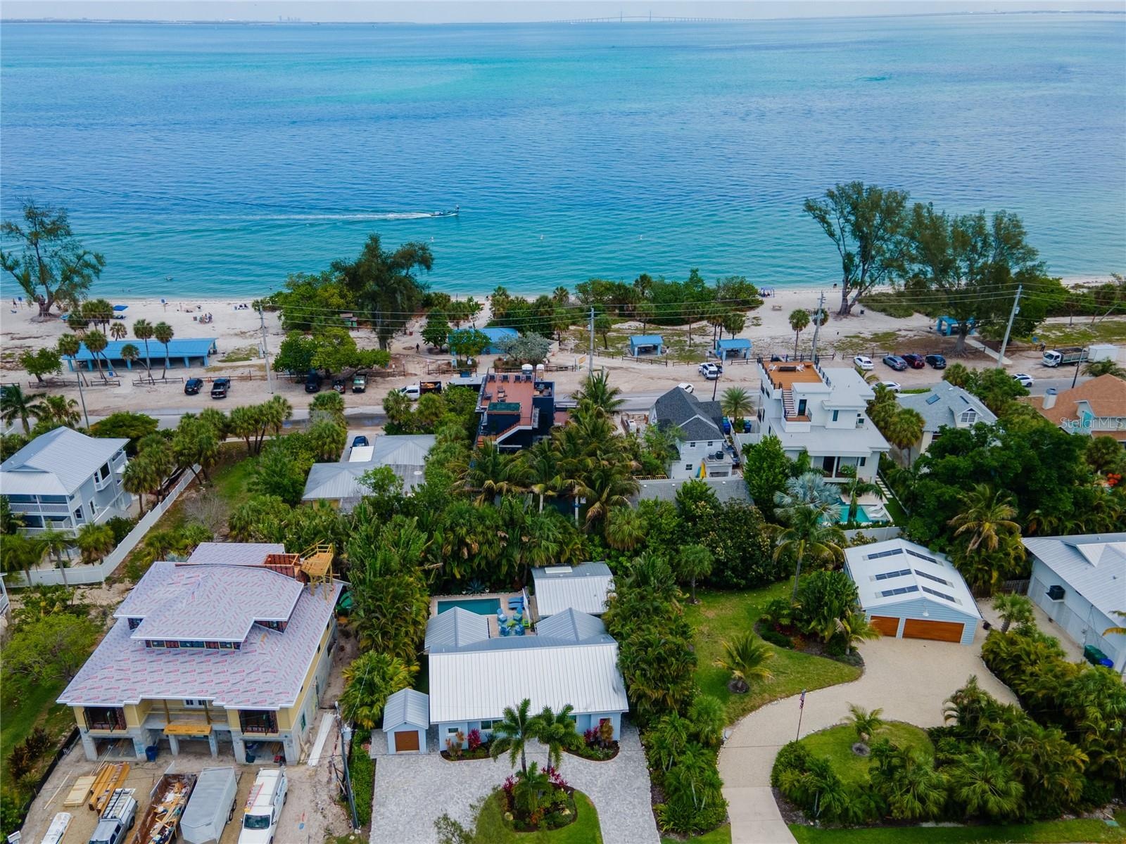 Close to the water and Bayfront Park beaches
