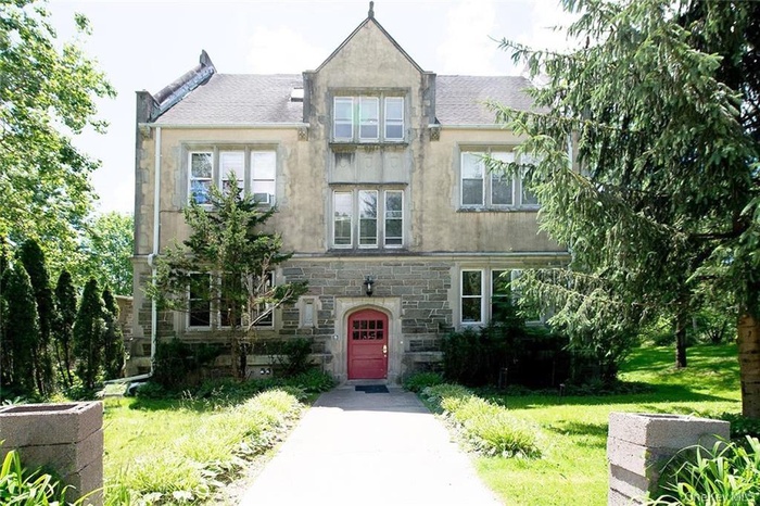 Beautiful Entry to Historic Building
