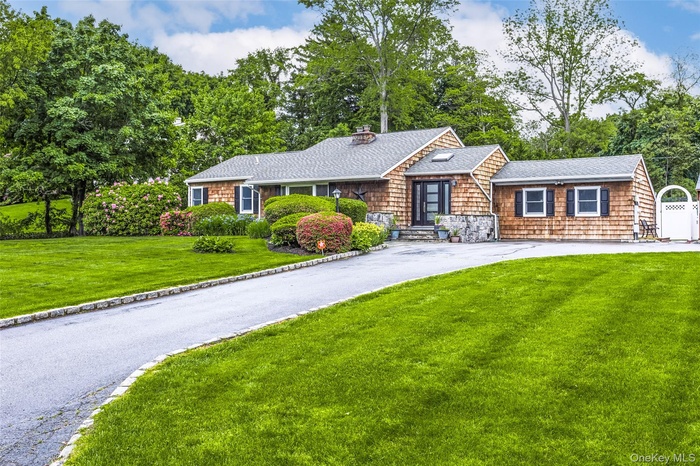 7 LONGACRE DR