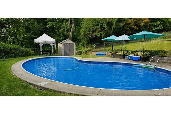 Splash in the refreshing Inground Kidney Shaped Pool