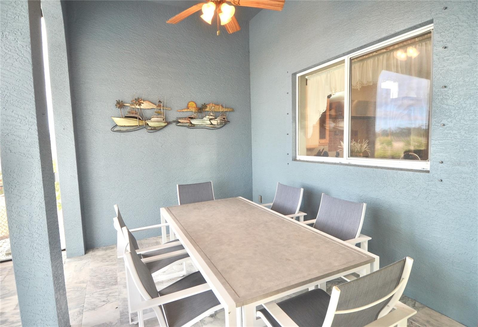 Lanai Dining Area