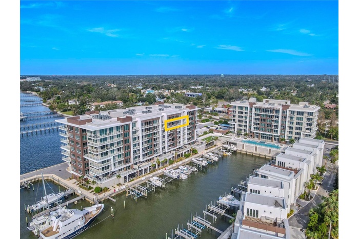 Perched on the 7th floor of Marina Bay 880, this 3-bedroom, 4-bath luxury penthouse-style residence showcases stunning panoramic views of the Intracoa