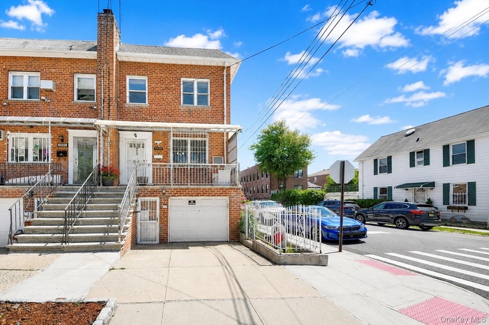 Welcome Home ! to 2930 Dudley Avenue !