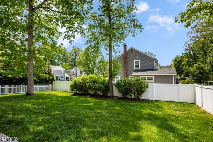 Completly Fenced in Property