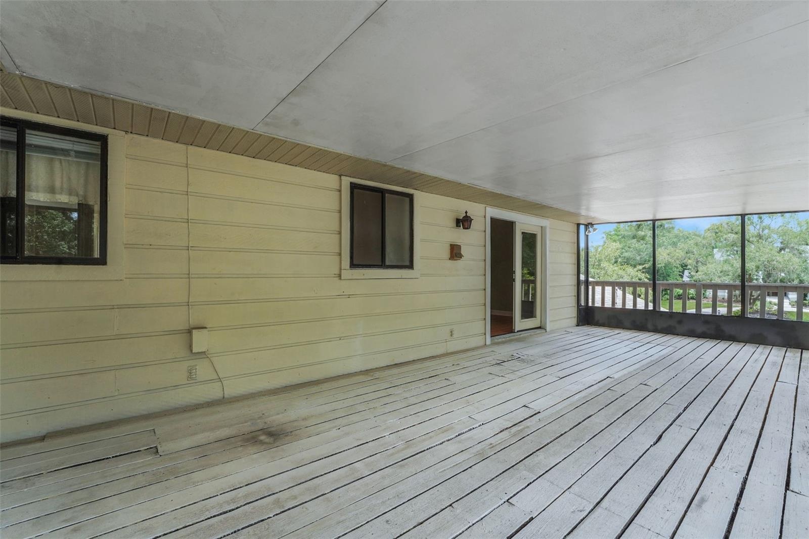 second level: balcony