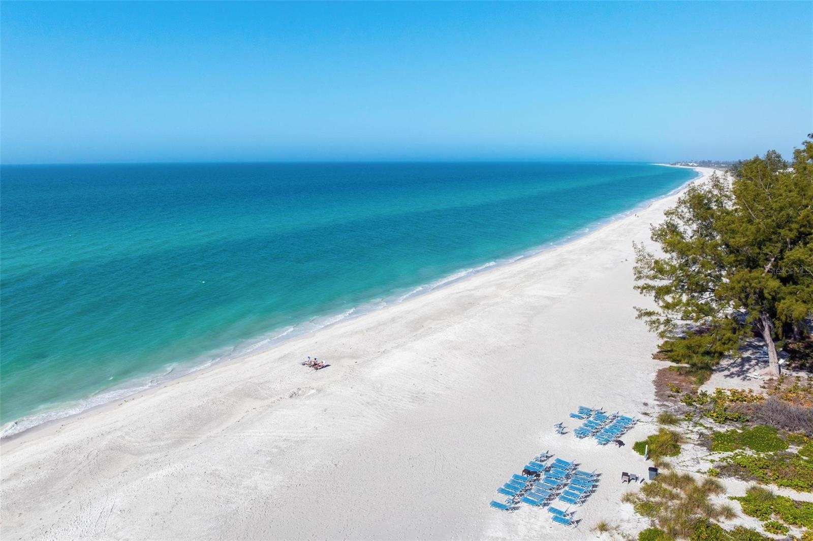 PRIVATE BEACH WITH LOUNGE CHAIRS