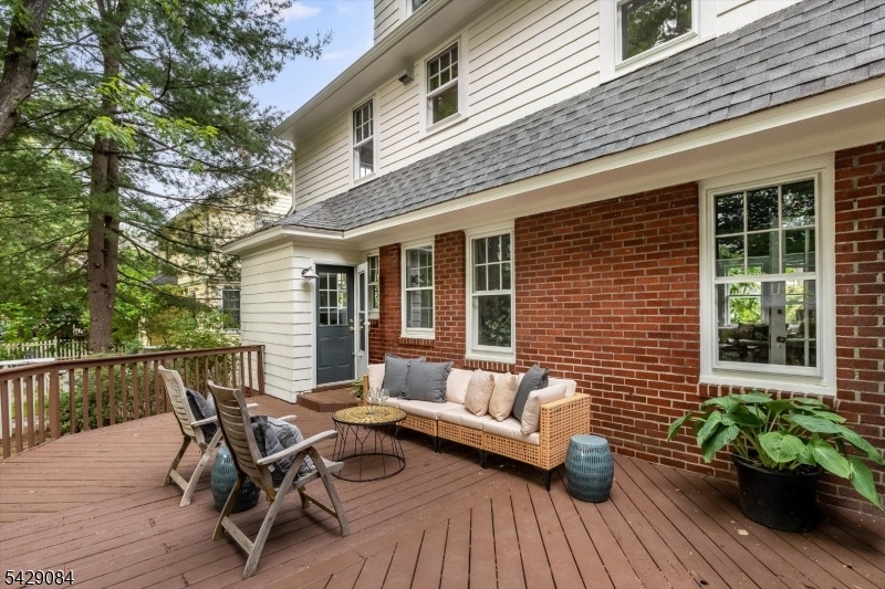 Deck / Outdoor Space