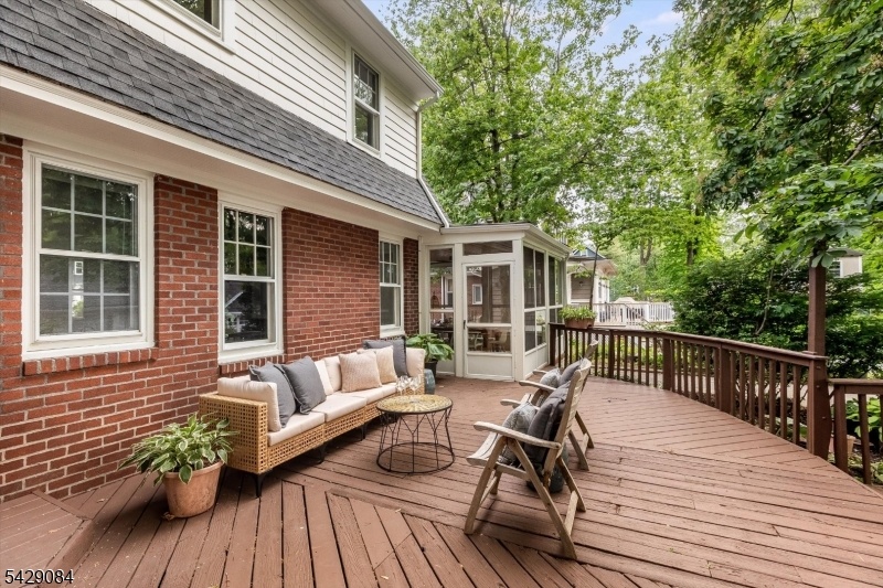 Deck / Outdoor Space