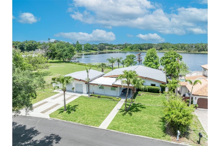 Winter Park Lakefront!
