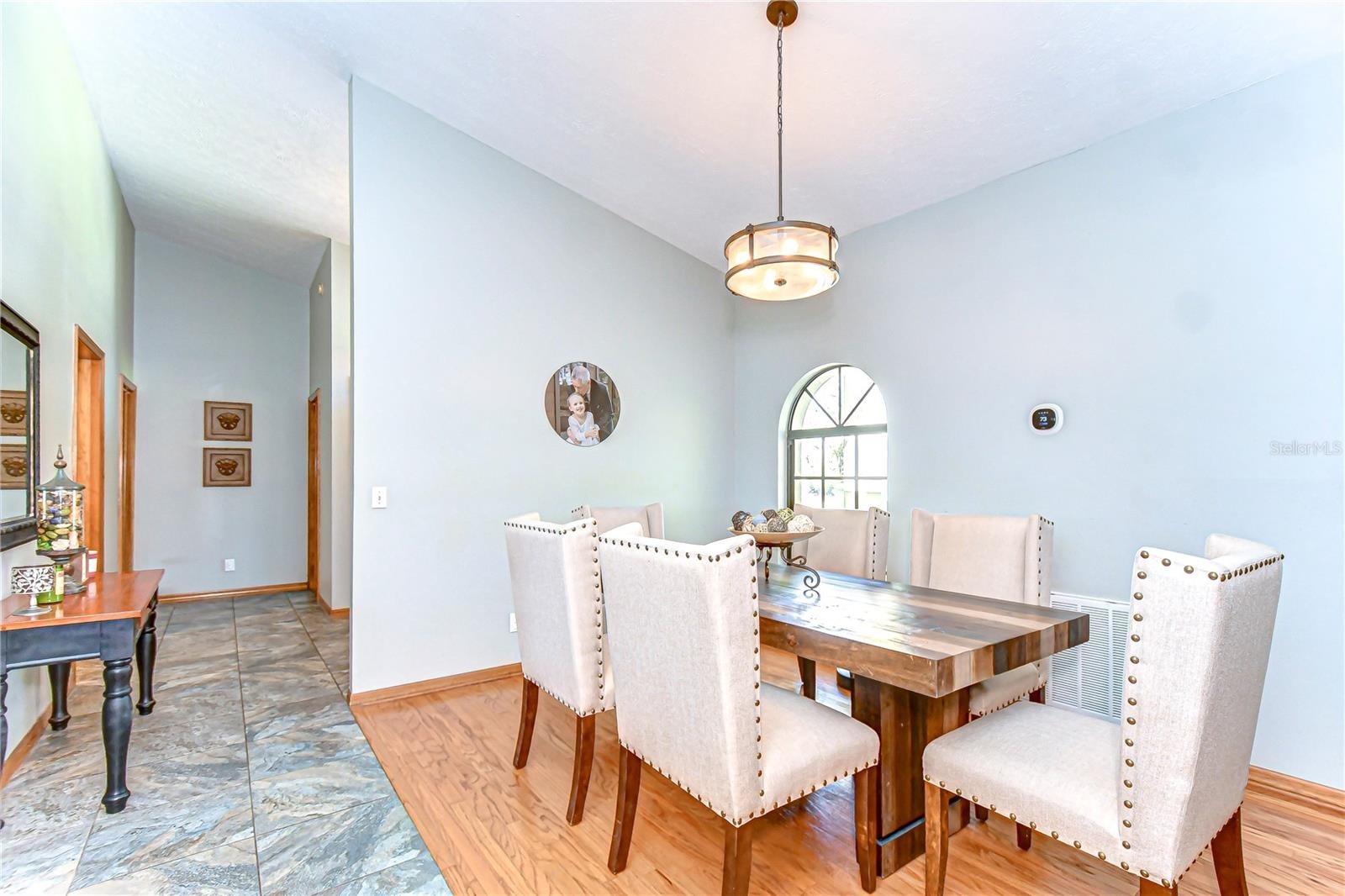 Spacious Dining Room for Gatherings