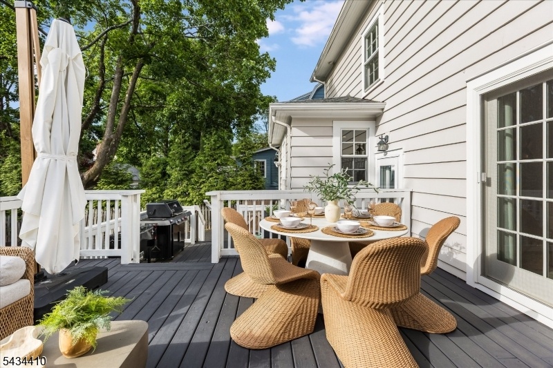 Deck / Outdoor Space