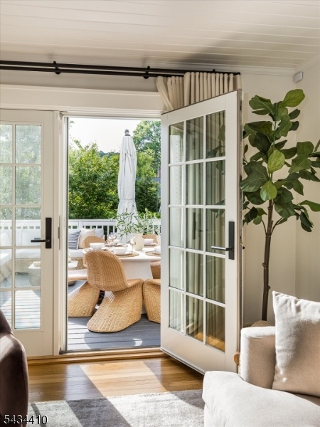 Living Room / Deck