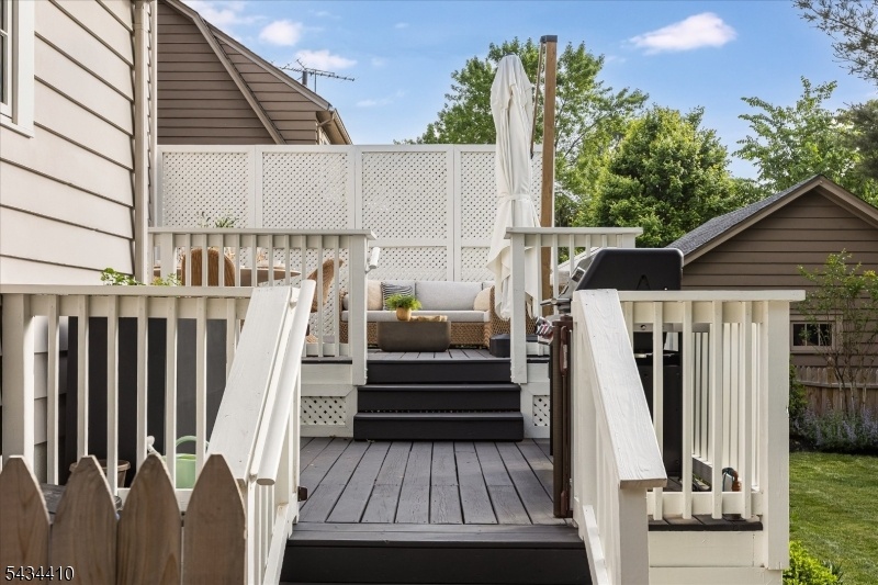 Deck / Outdoor Space