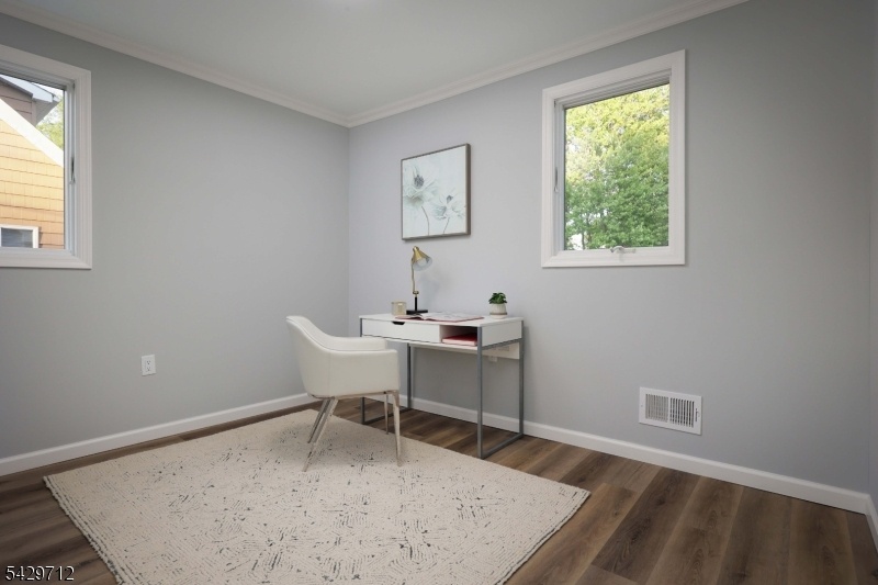 Bedroom/ Office