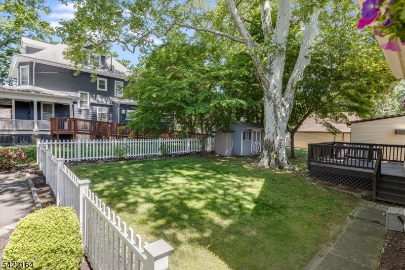 Side level yard