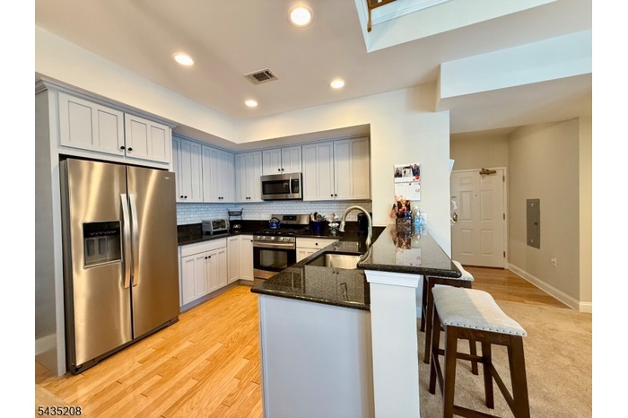Kitchen with Breakfast Bar