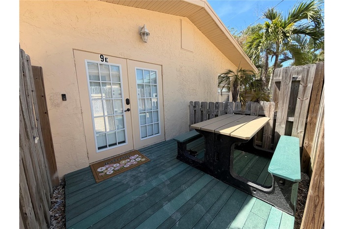 Front porch 9E Main Unit