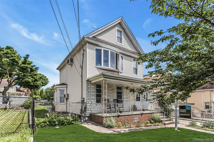 Majestic Colonial on a parklike, over-sized property ~ must see!
