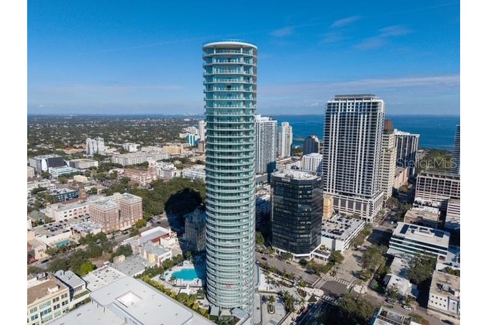The Residences at 400 Central