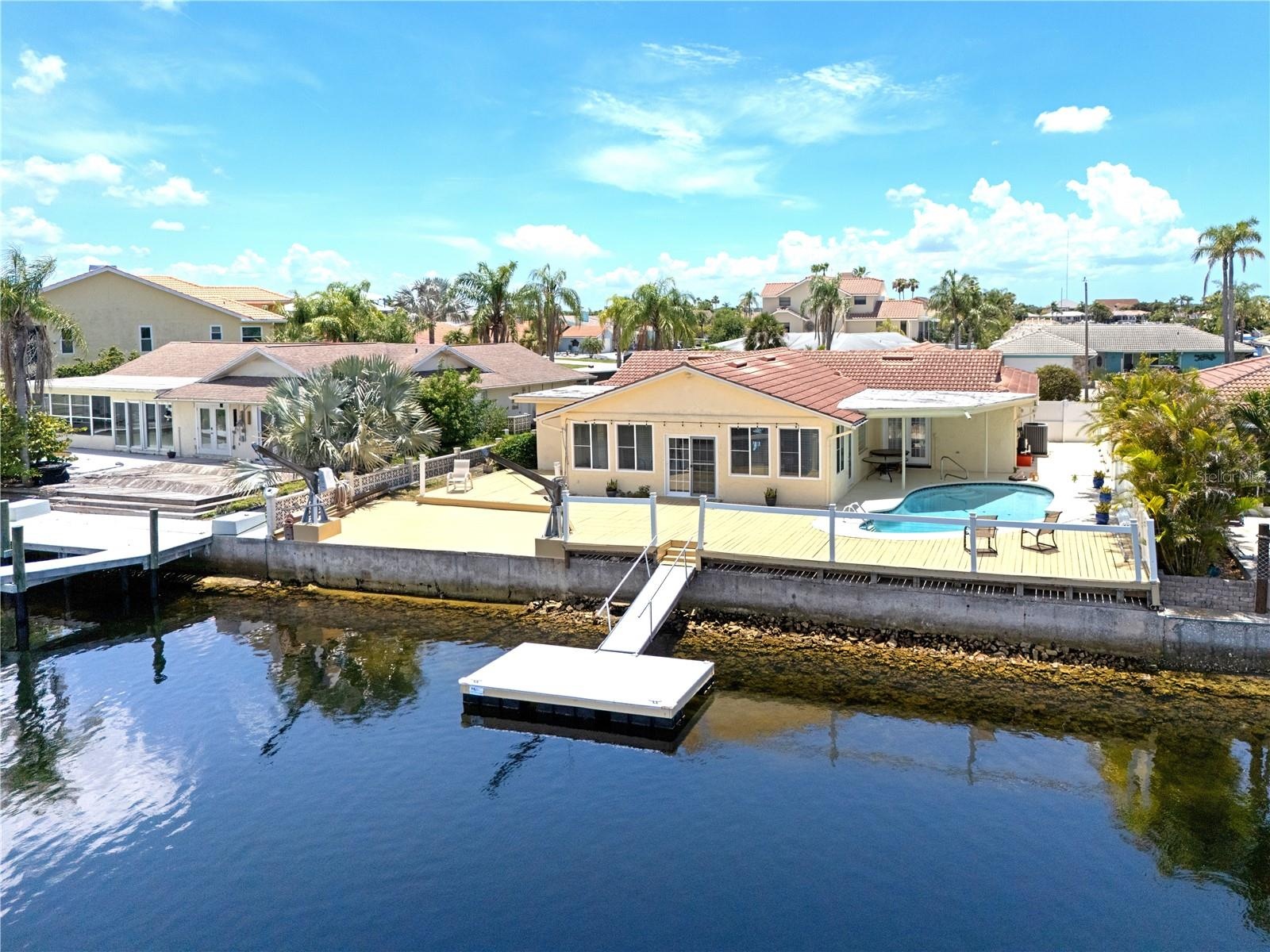 Floating Dock - 77' of Seawall. Bring your Sailboat