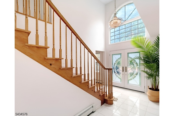 2 story foyer