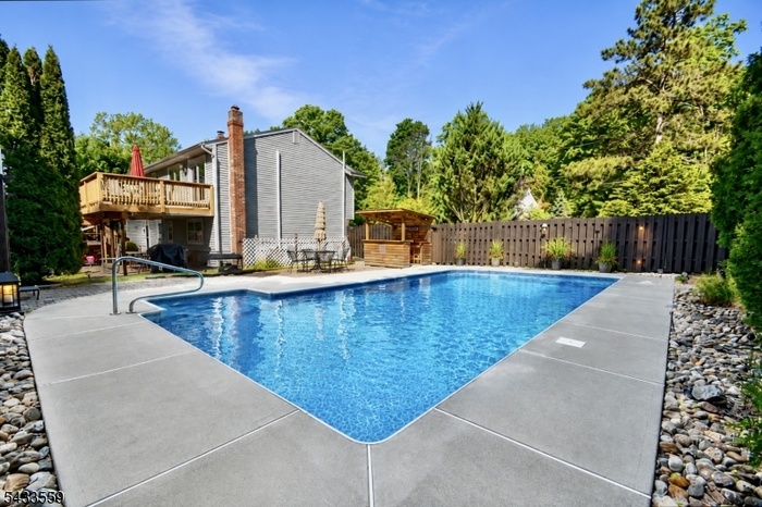 Pool WOW
