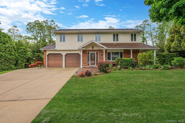 Beautiful Splanch in HHH School District! .309 Acres, Beautifully Landscaped, 2 Car Garage
