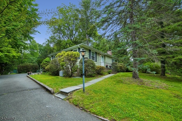 4 Bedroom Home, Great Location