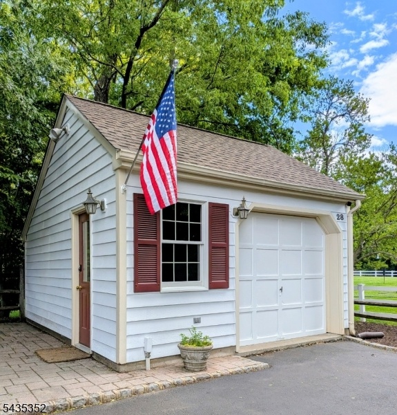 Detached garage