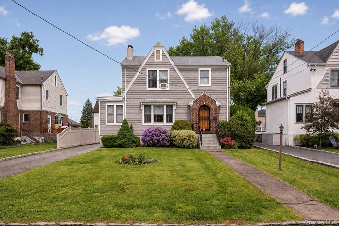 Bronxville Manor welcomes you.