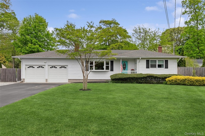 Welcome to 89 Woodlawn Ave East Moriches!