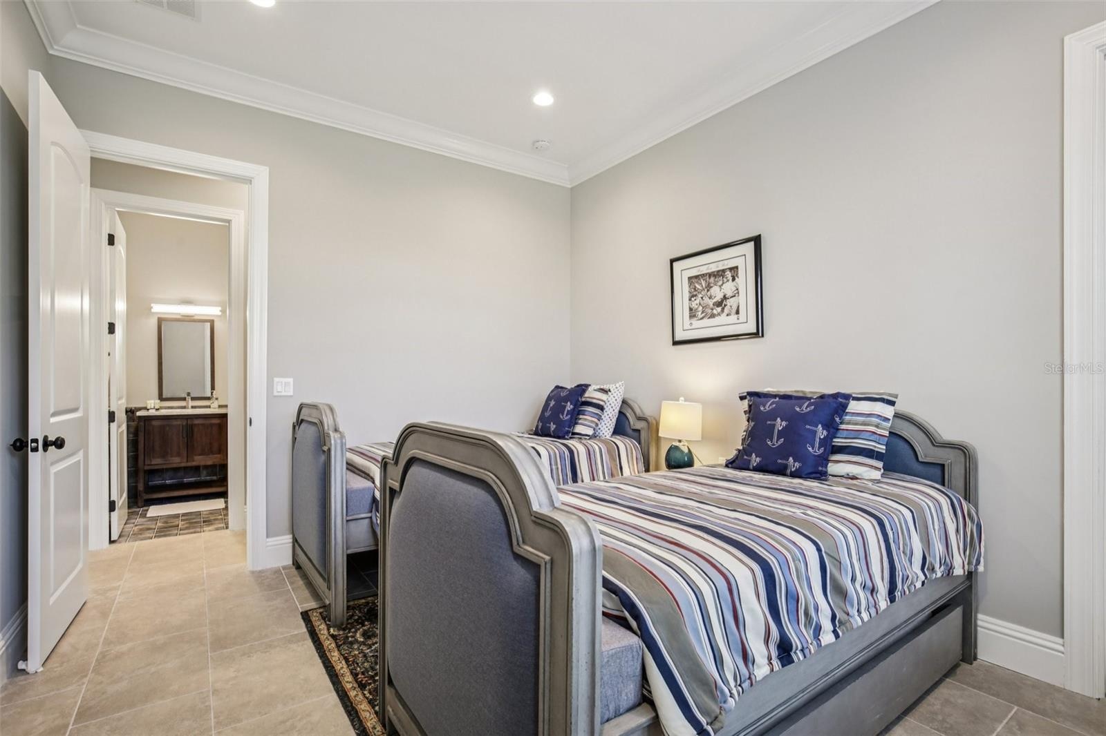 Guest bedroom 2