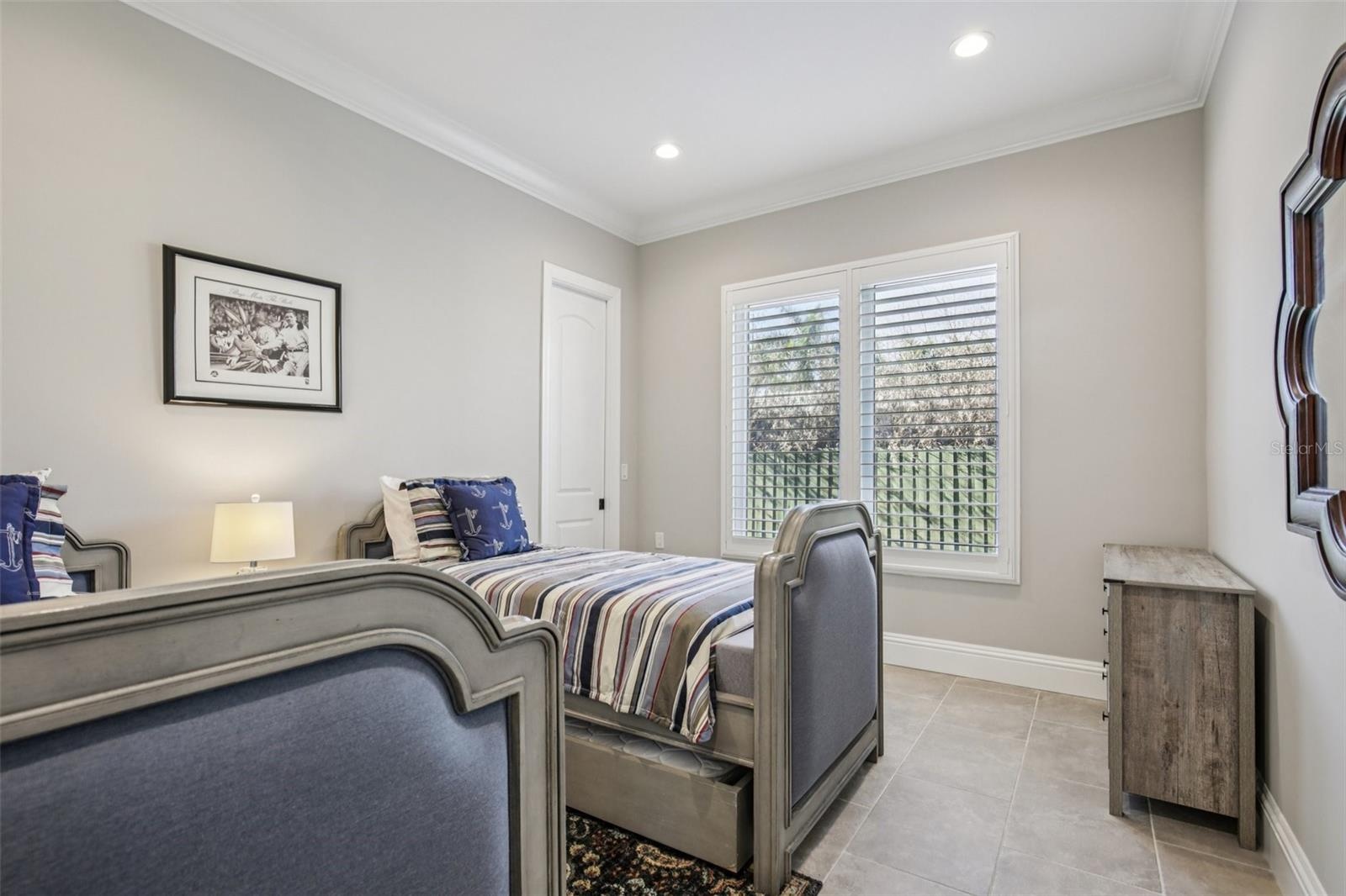 Guest bedroom 2
