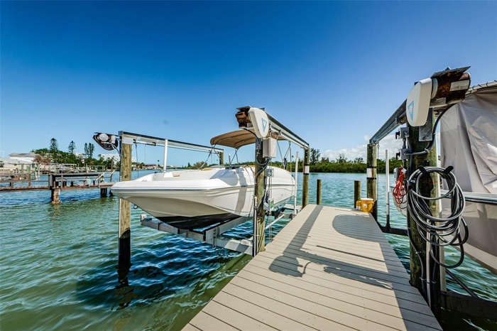 Private dock & lift