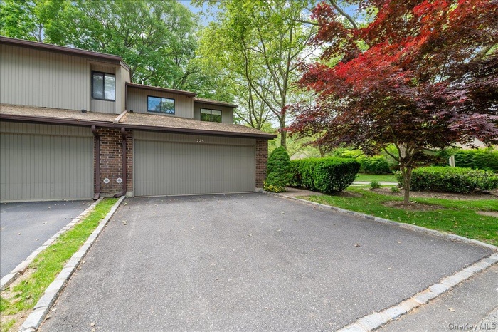Welcome to 225 Hamlet Drive!