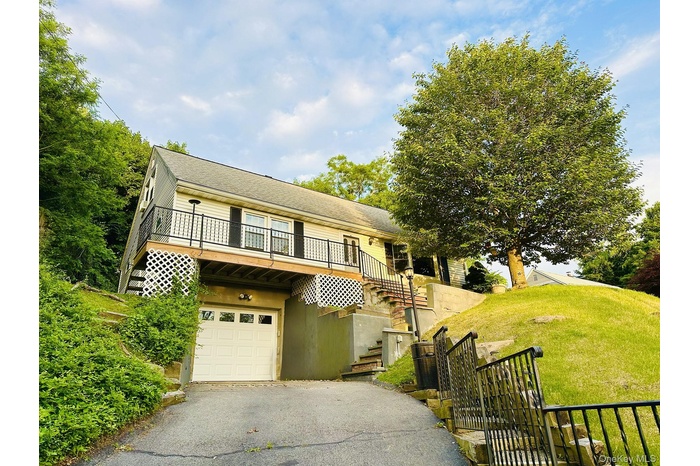 Welcome to 5 Meadowbrook Drive