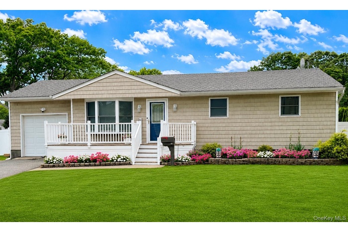 Ranch-style residence featuring beige shingle siding and a grey shingle roof