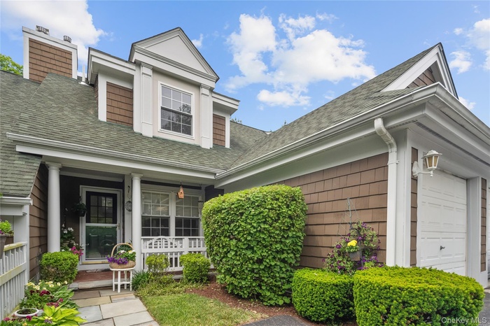 Updated 2 Bedroom, 2.5 baths with an extra parking spot!