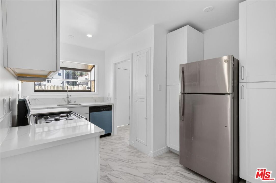 back unit kitchen