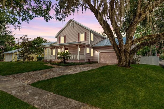4 bedroom, 3 FULL bathroom ready to move in home