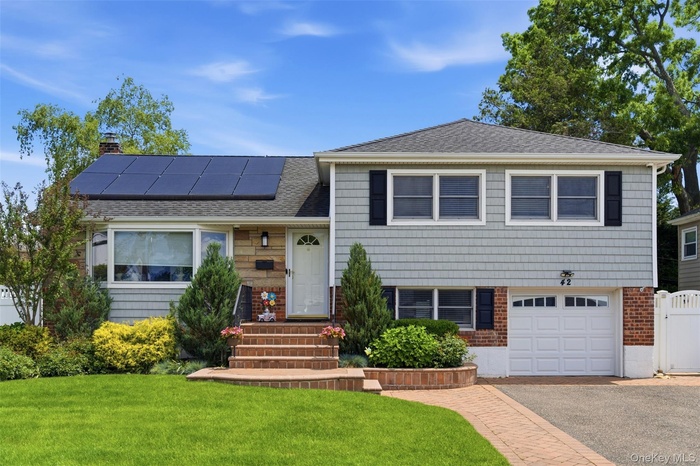 Pristine Home In Syosset School District