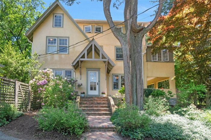 Welcome to 11 Sarven Court Tarrytown, NY