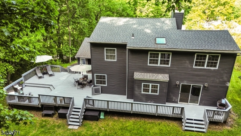 Back side & Huge Deck
