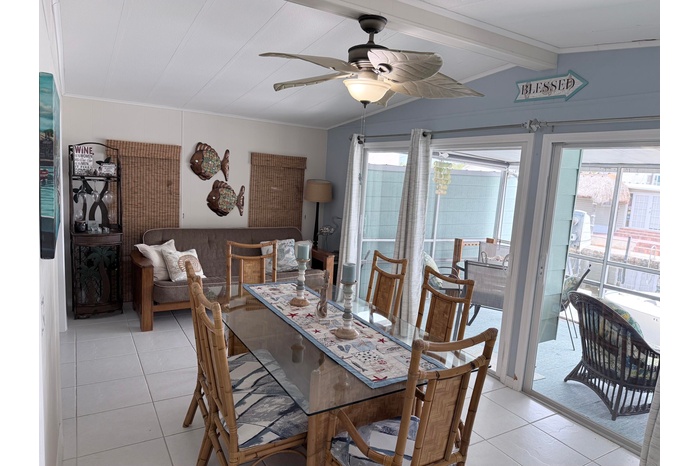 Family meals are a breeze in this space.