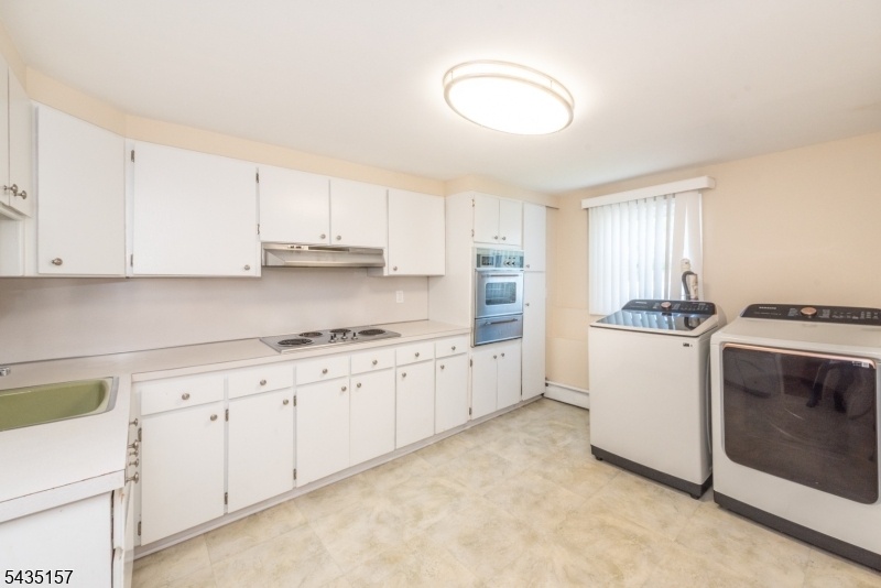 In law suite kitchen/ Laundry