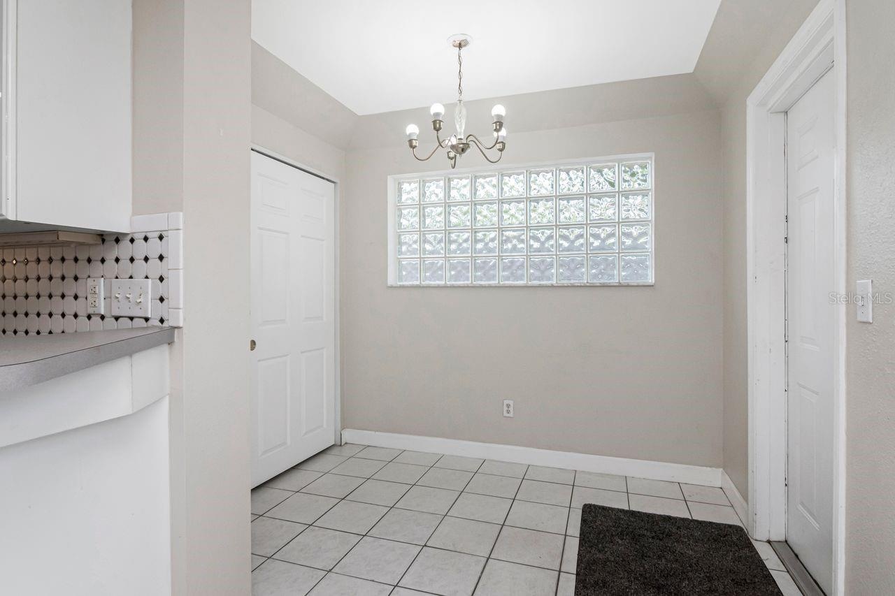 IN LAW SUITE PRIVATE ENTRANCE AND DOOR TO LAUNDRY ON LEFT