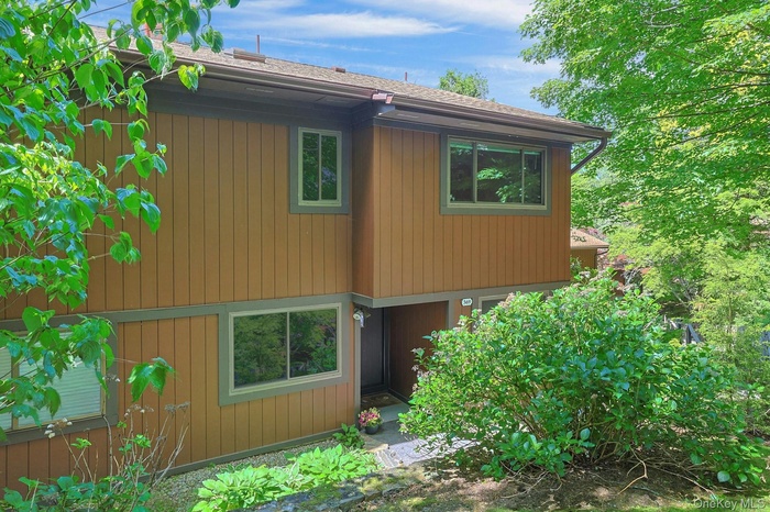 Rare, three-Bedroom + Den unit with three exposures