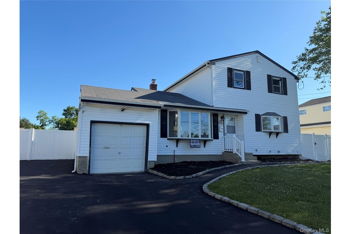 Colonial w/full basement