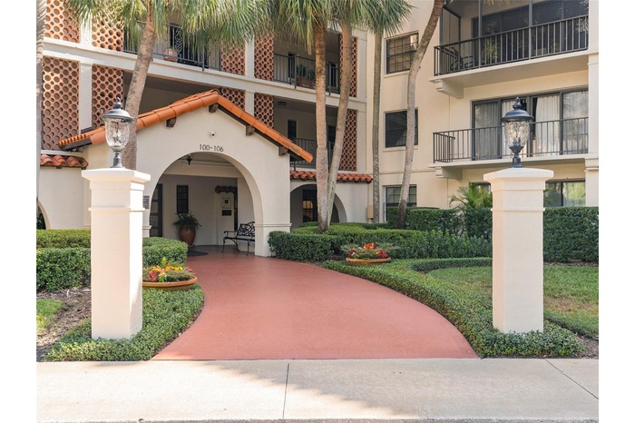 Cloisters lakefront complex located in downtown Winter Park